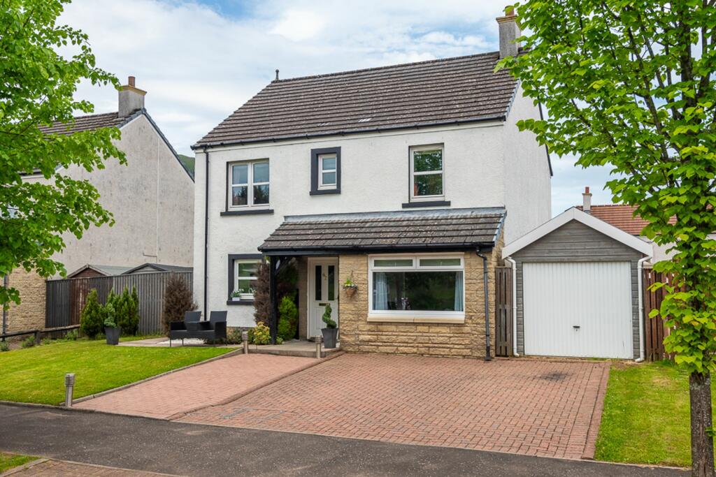 5 bedroom detached house for sale in Castle Circle, Lennoxtown, G66