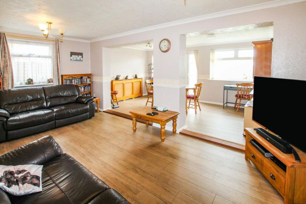 3 bedroom semidetached house for sale in Wrentham Avenue, Herne Bay, CT6