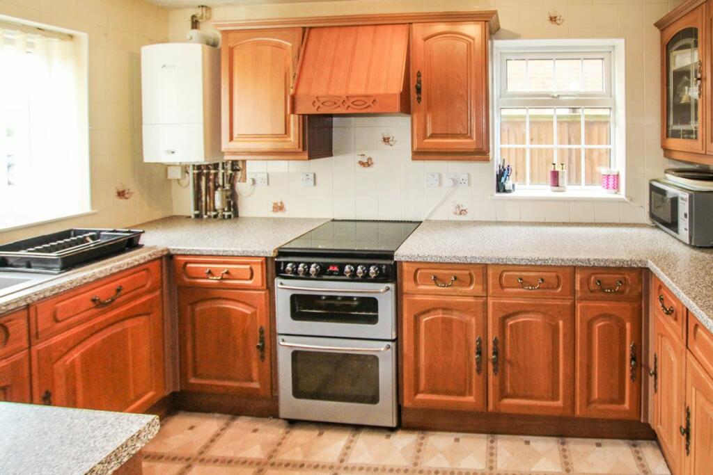 3 bedroom semidetached house for sale in Wrentham Avenue, Herne Bay, CT6