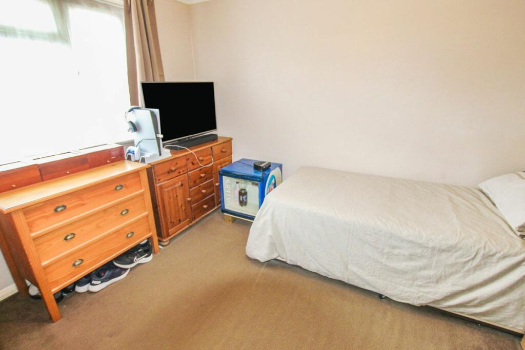 3 bedroom semidetached house for sale in Wrentham Avenue, Herne Bay, CT6