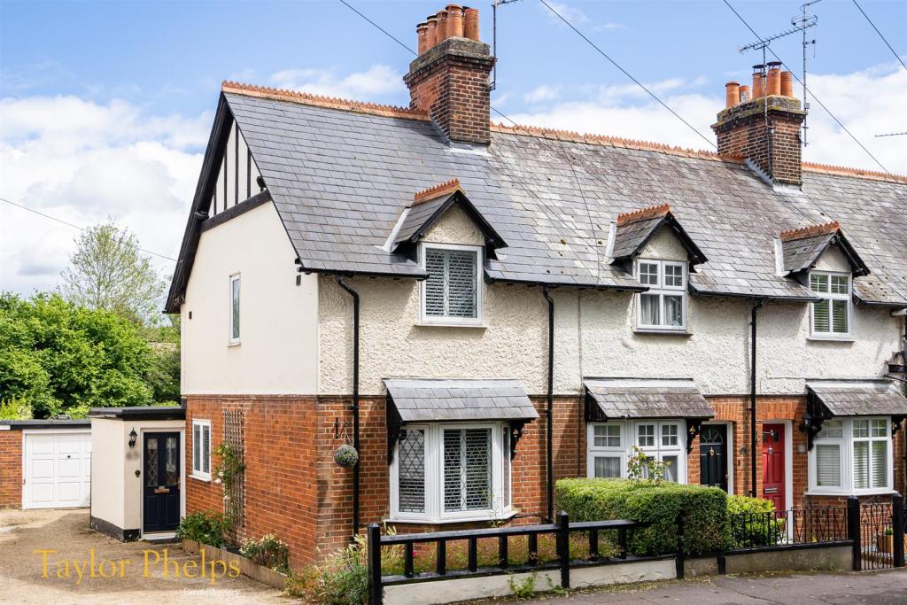 2 bedroom end of terrace house for sale in Station Road, Puckeridge