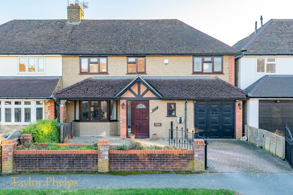 4 bedroom semidetached house for sale in St. Margarets Road, Stanstead