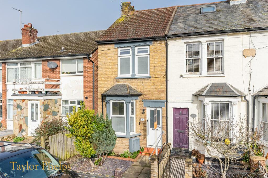 2 bedroom end of terrace house for sale in Whitley Road, Hoddesdon, EN11