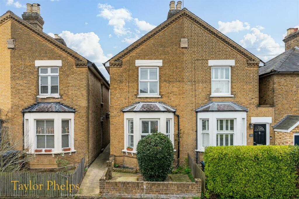 2 bedroom semidetached house for sale in High Oak Road, Ware, SG12
