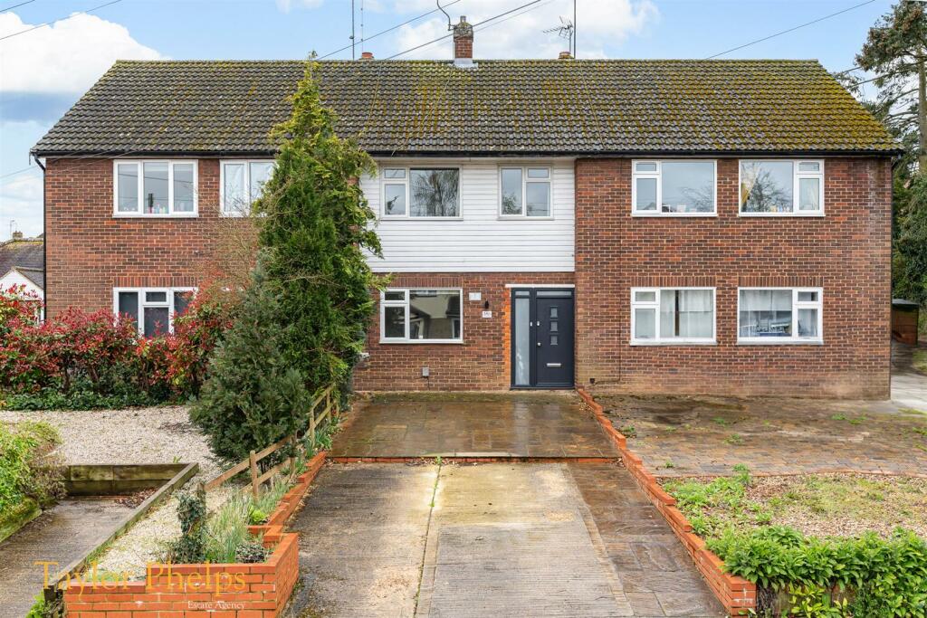 2 bedroom terraced house for rent in High Street, Watton At Stone, SG14