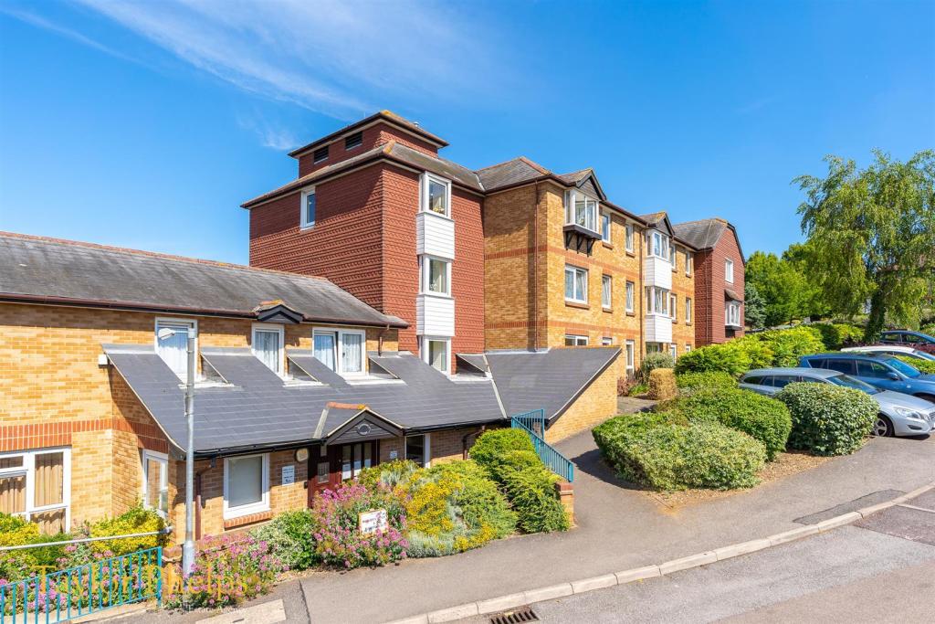 2 bedroom retirement property for sale in Hartfield Court, Ware
