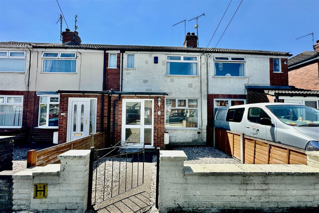 2 bedroom terraced house for sale in Brooklands Road, Hull, HU5