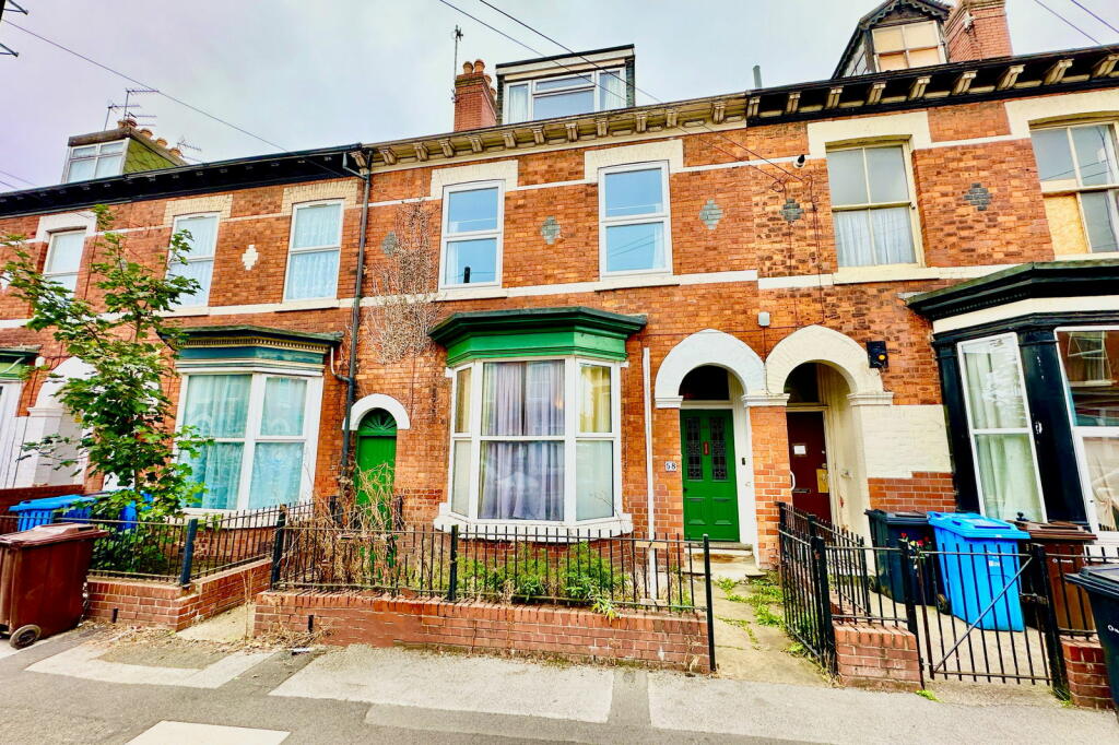 3 bedroom terraced house for sale in Morpeth Street, Hull, HU3