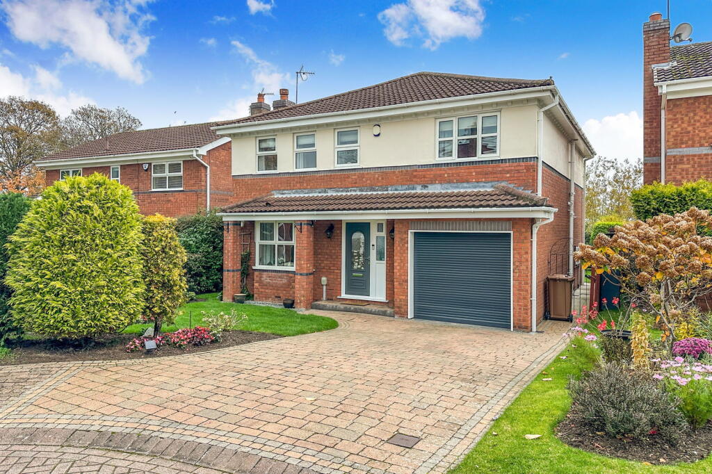 Main image of property: Oaklands Drive, Willerby, Hull, HU10 6BJ