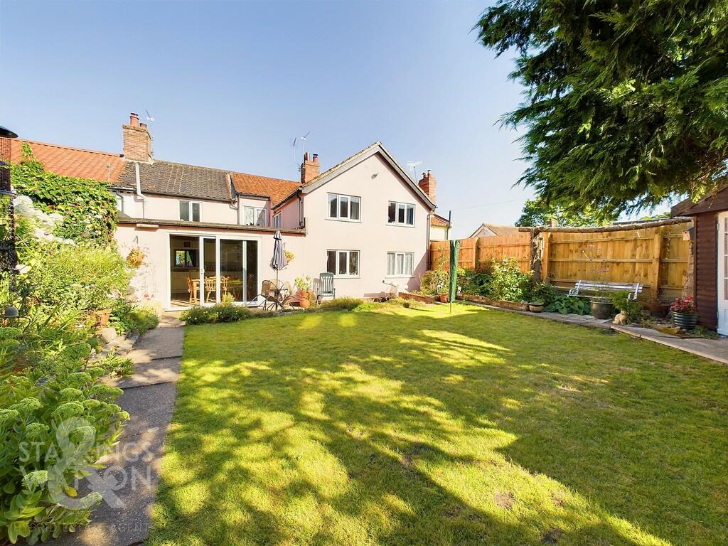 4 bedroom cottage for sale in Ditchingham Dam, Ditchingham, Bungay, NR35