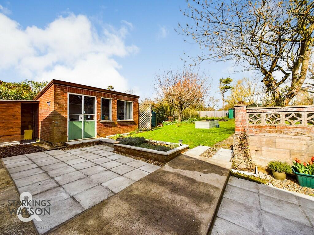 2 bedroom detached bungalow for sale in Yarmouth Road, Broome, Bungay, NR35