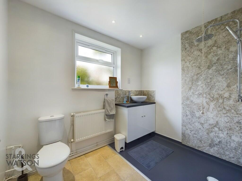 2 bedroom detached bungalow for sale in Yarmouth Road, Broome, Bungay, NR35