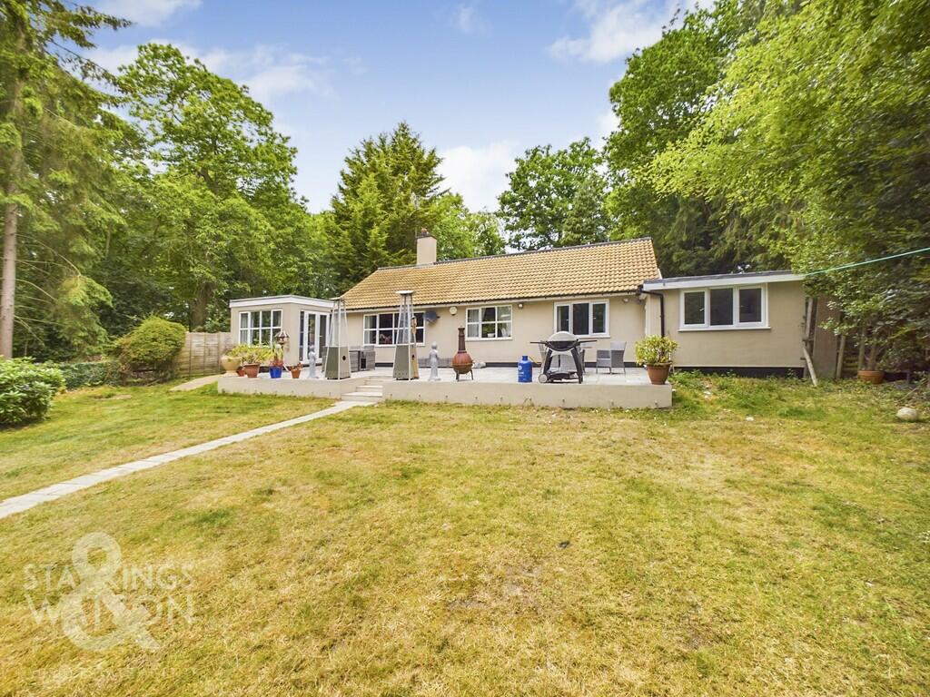 4 bedroom detached bungalow for sale in Yarmouth Road, Broome, Bungay, NR35