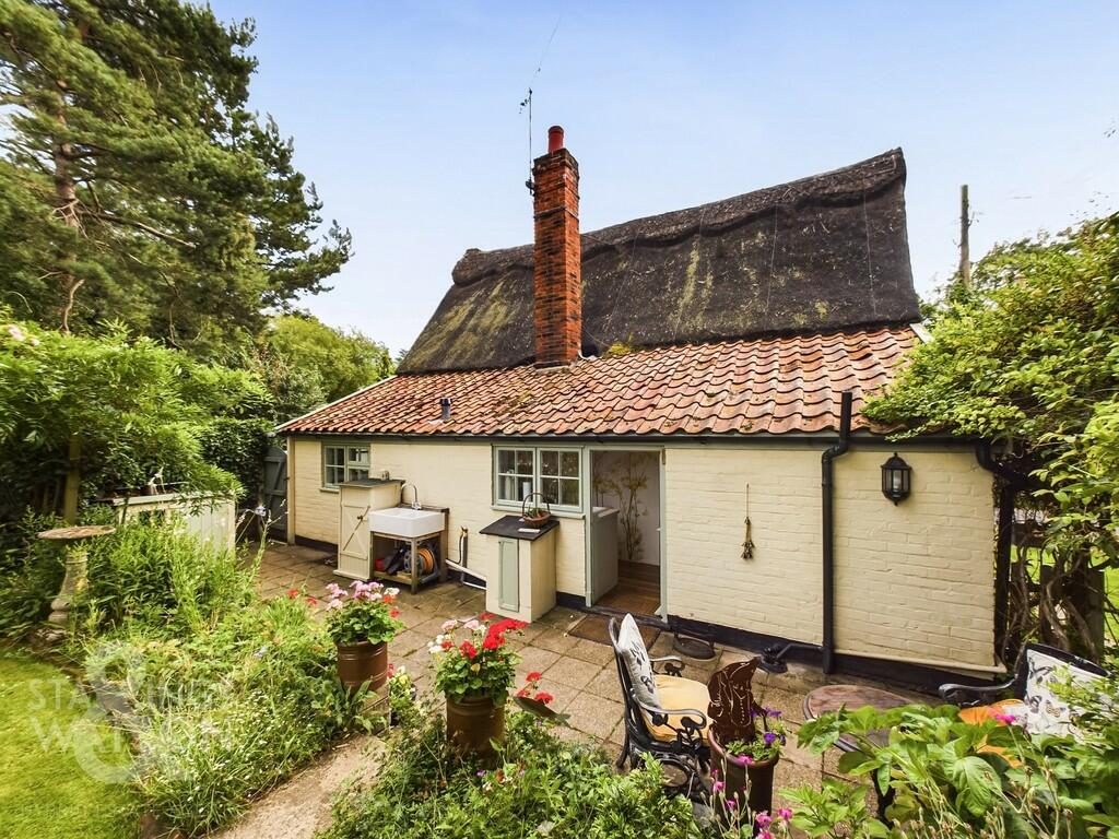 2 bedroom cottage for sale in Bramfield Road, Walpole, Halesworth, IP19