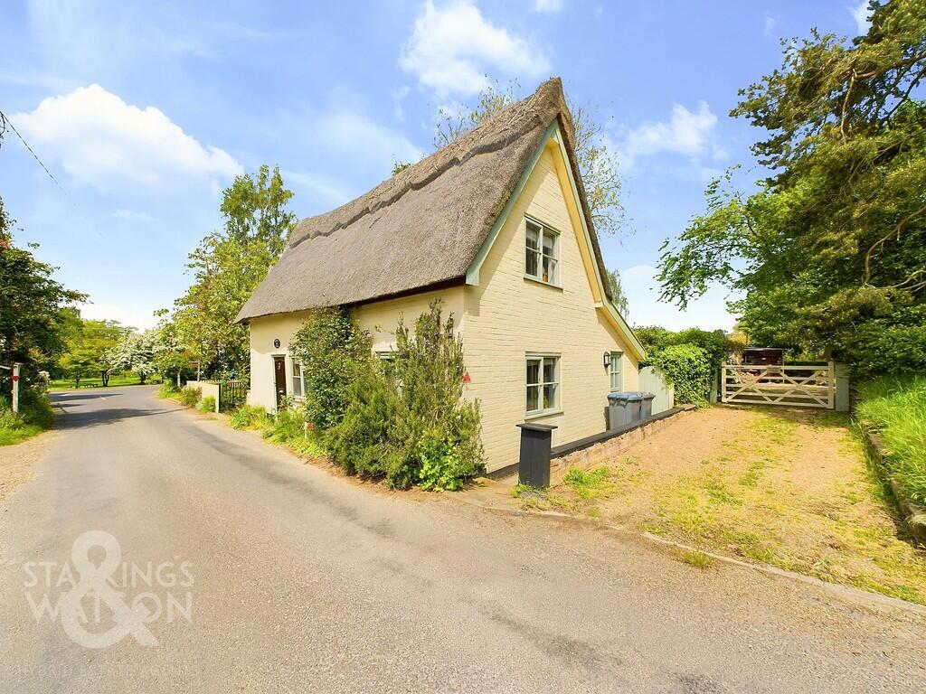 2 bedroom cottage for sale in Bramfield Road, Walpole, Halesworth, IP19