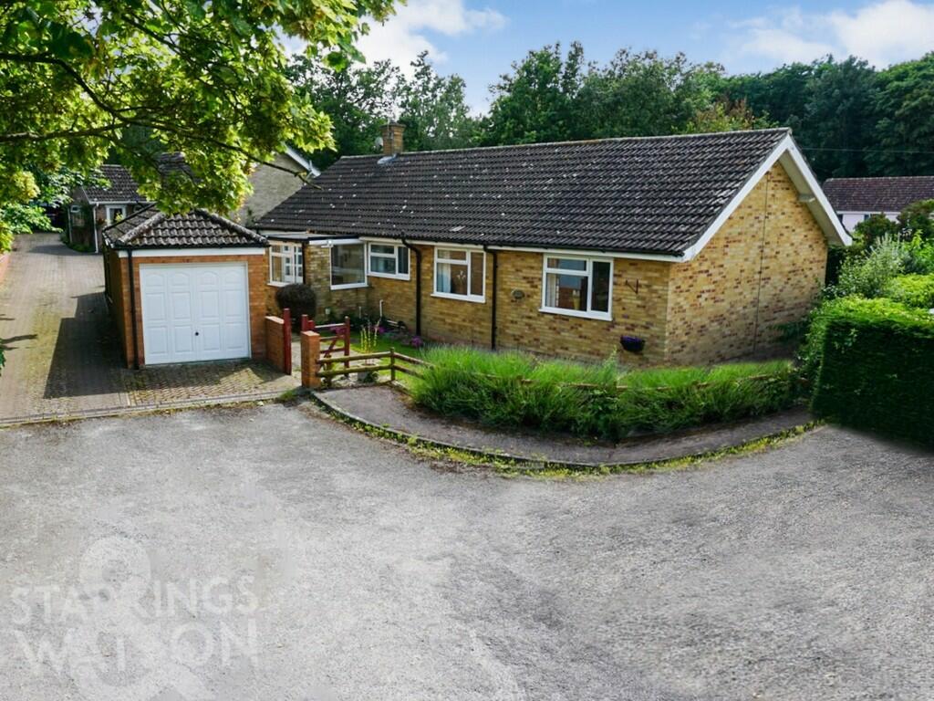 3 bedroom detached bungalow for sale in St. Marys Close, Flixton