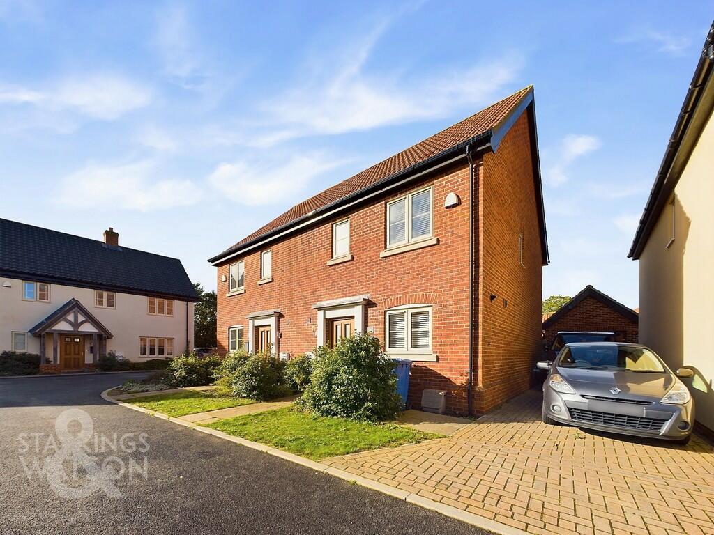 3 bedroom semidetached house for sale in Palfrey Place, Halesworth, IP19