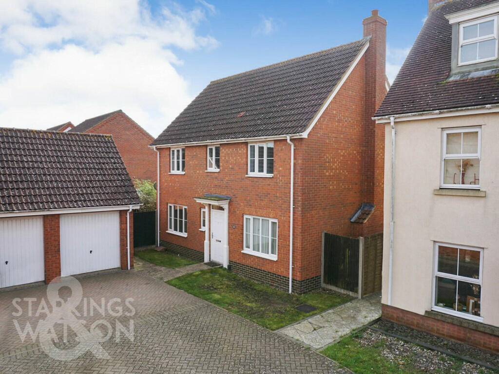 4 bedroom detached house for sale in Mendham Lane, Harleston, IP20