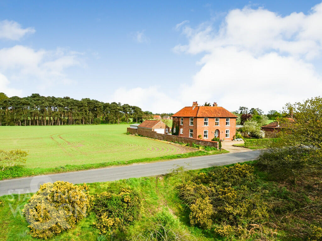 4 bedroom detached house for sale in Sun Road, Broome, Bungay, NR35