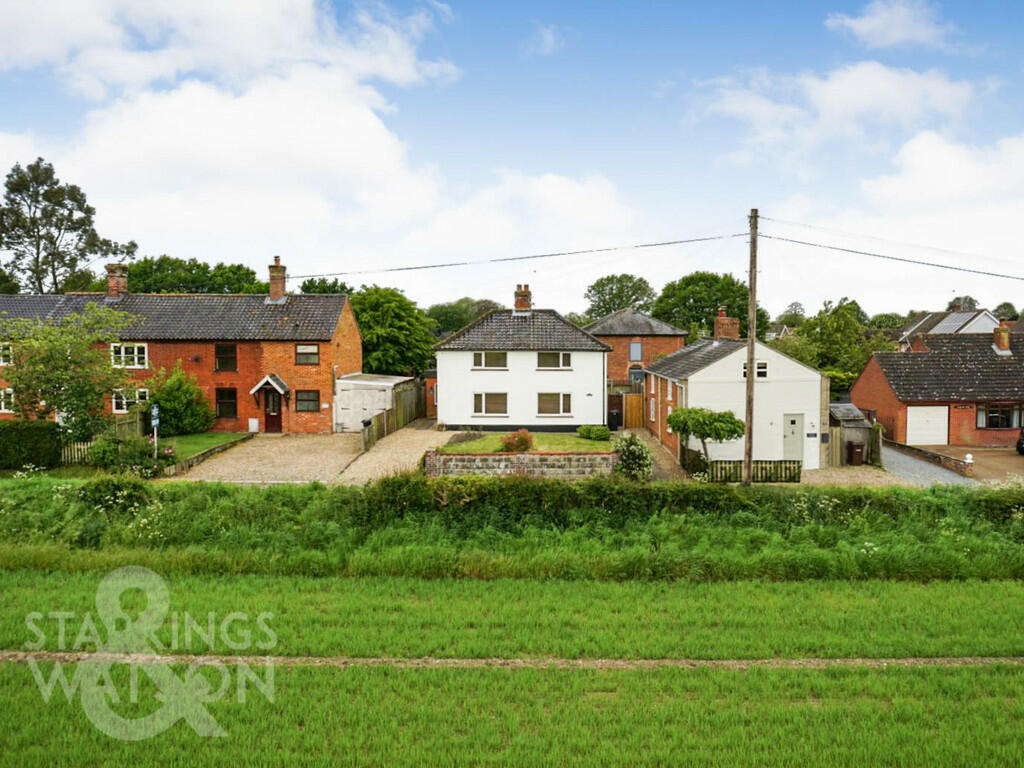 3 bedroom detached house for sale in Chapel Hill, Woodton, Bungay, NR35