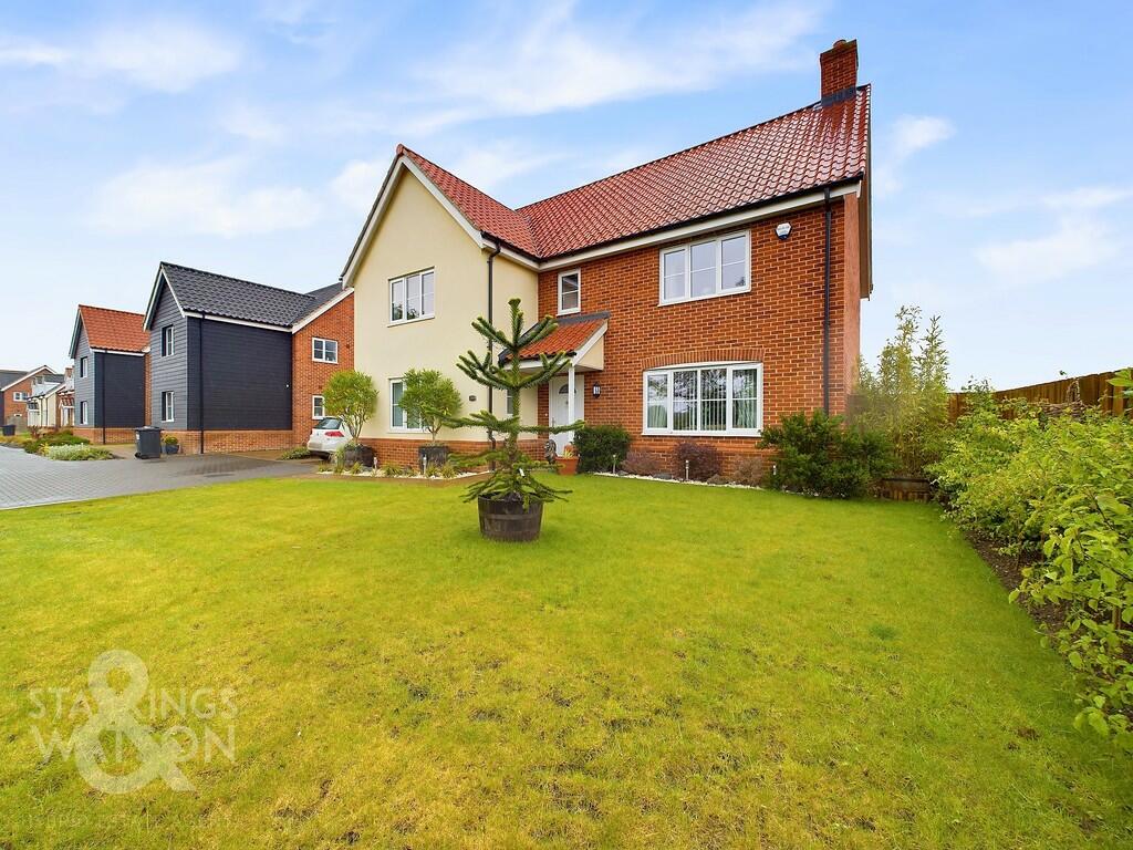 4 bedroom detached house for sale in Yarmouth Road, Broome, Bungay, NR35