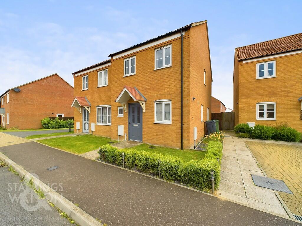 2 bedroom semidetached house for sale in Harvest Way, Harleston, IP20