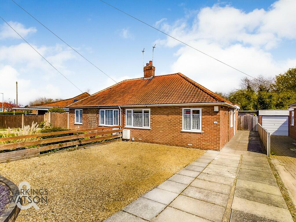3 bedroom semidetached bungalow for sale in Oval Avenue, New Costessey