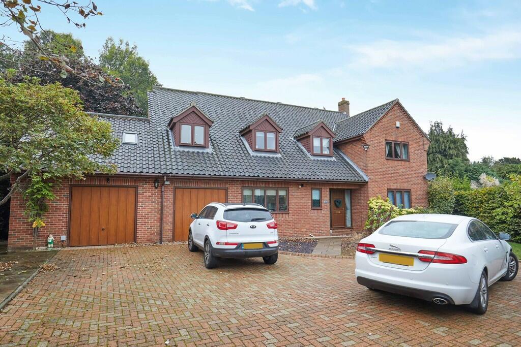 5 bedroom detached house for sale in Snowberry Close, Taverham, Norwich