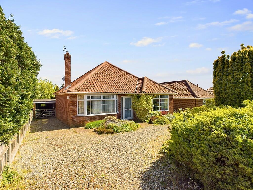 3 bedroom detached bungalow for sale in Glenda Road, Costessey, Norwich