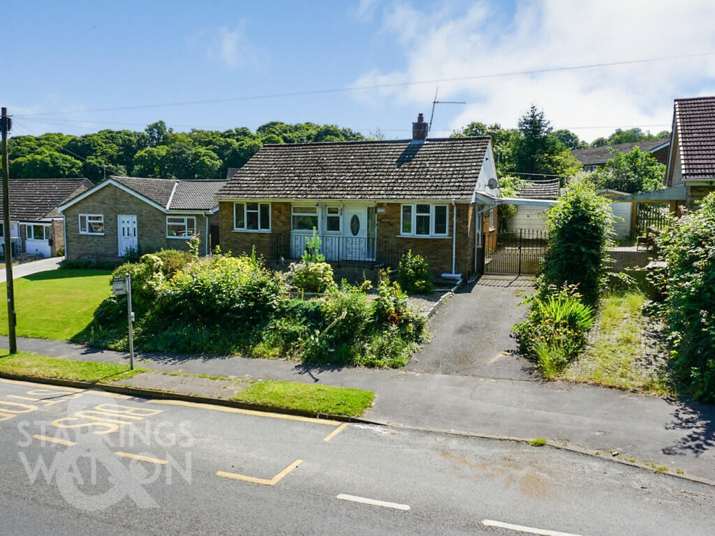 2 bedroom detached bungalow for sale in Longwater Lane, Costessey