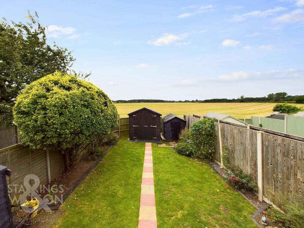 3 bedroom end of terrace house for sale in Glenn Road, Poringland