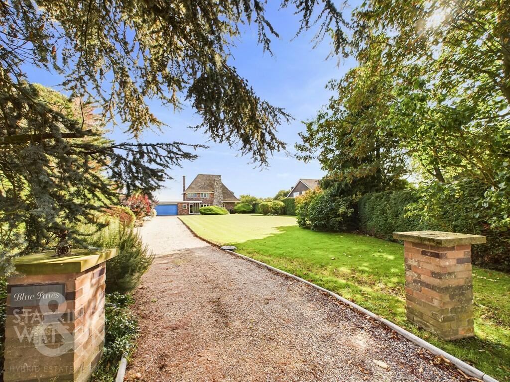 3 bedroom detached house for sale in Framingham Lane, Bramerton