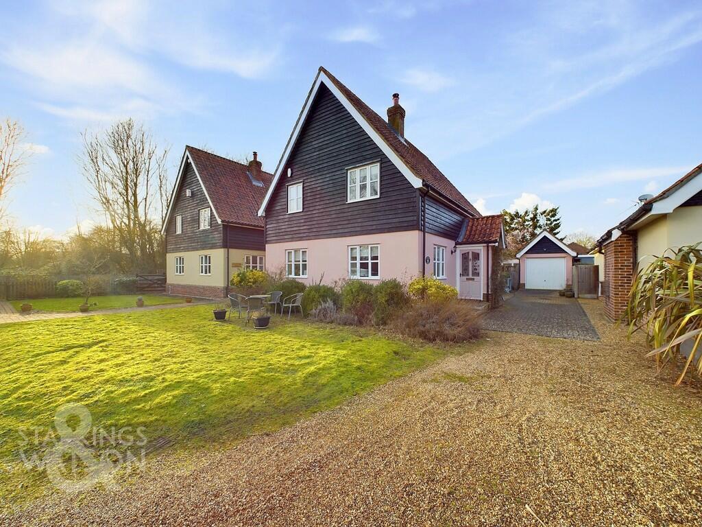 4 bedroom detached house for sale in Pits Lane, Chedgrave, Norwich, NR14