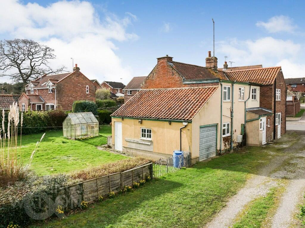 2 bedroom cottage for sale in High Bungay Road, Loddon, Norwich, NR14
