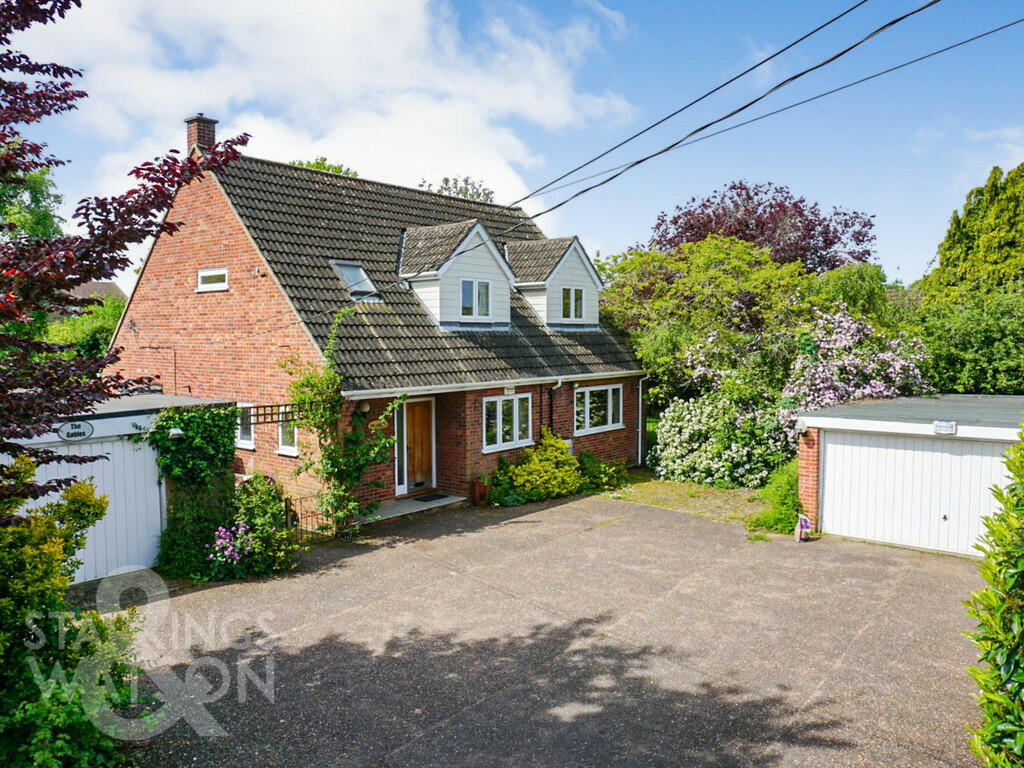 4 bedroom detached house for sale in The Common, Mulbarton, Norwich, NR14