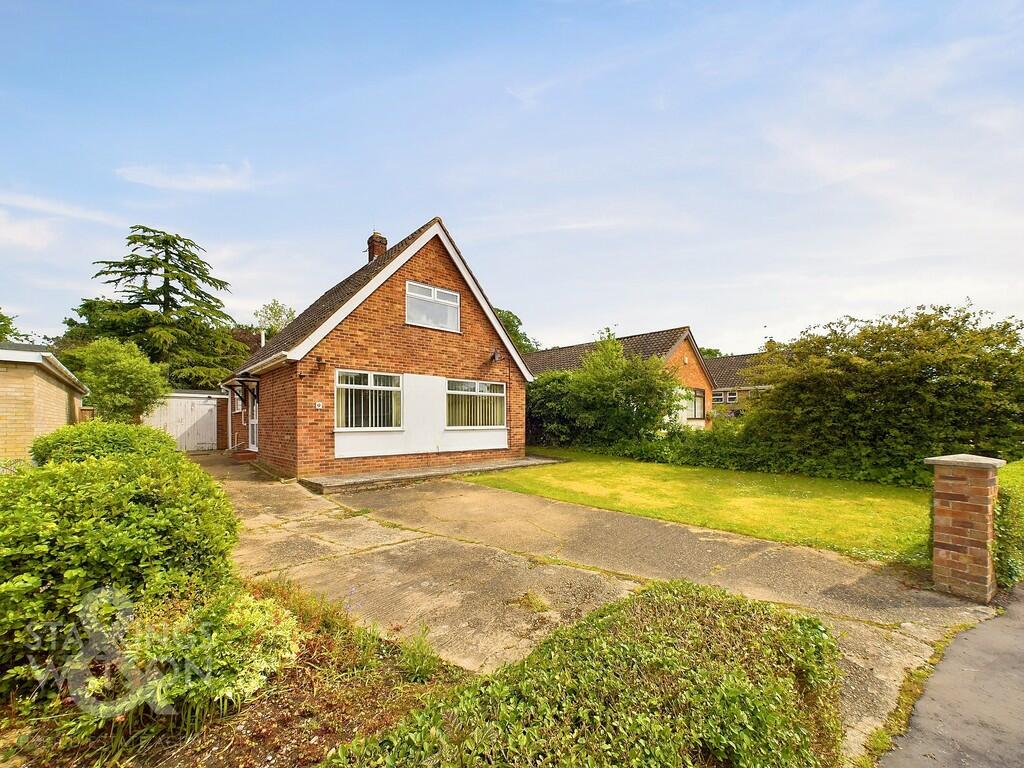 3 bedroom chalet for sale in Rosary Close, Mulbarton, Norwich, NR14