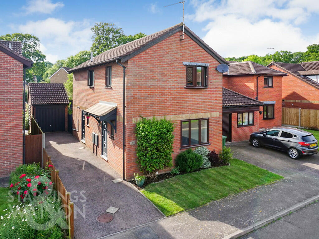 4 bedroom detached house for sale in Alston Close, Framingham Earl