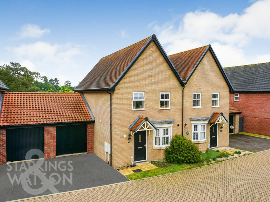 3 bedroom semidetached house for sale in Framingham Crescent