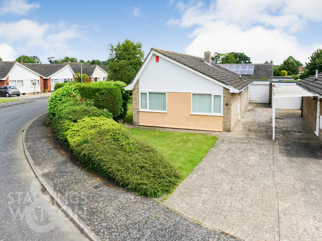 2 bedroom detached bungalow for sale in Whitehouse Drive, Long Stratton, Norwich, NR15