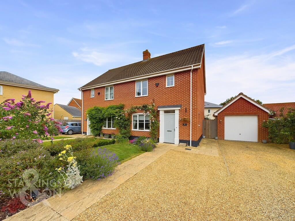3 bedroom semidetached house for sale in Tench Close, Mulbarton, Norwich, NR14
