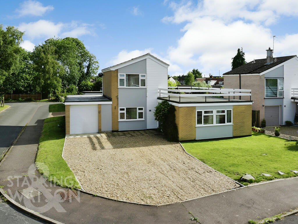 3 bedroom detached house for sale in Springfields, Poringland, Norwich