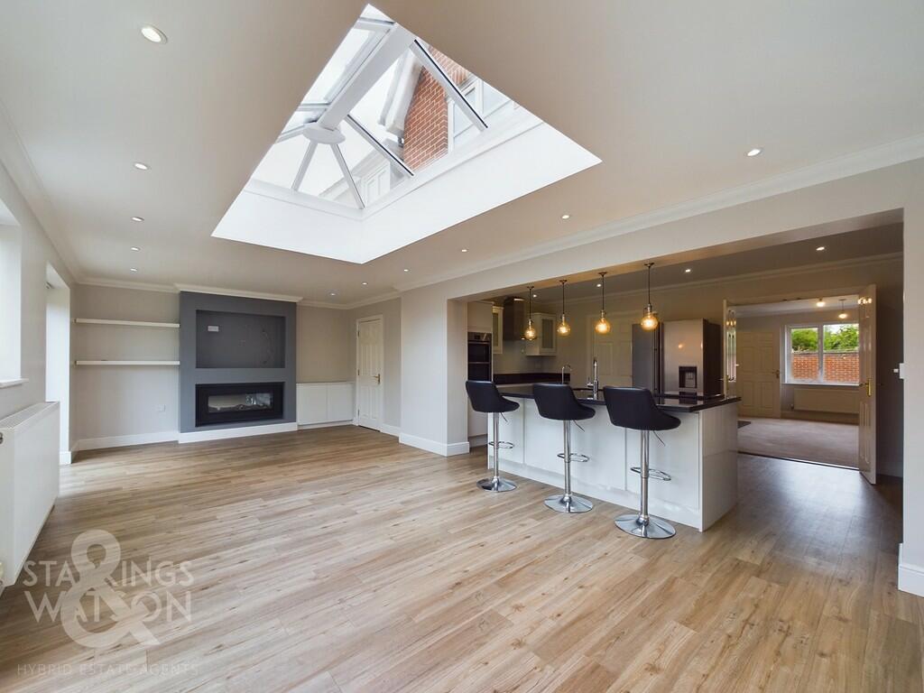 3 bedroom link detached house for sale in Sowdlefield Walk, Mulbarton, Norwich, NR14