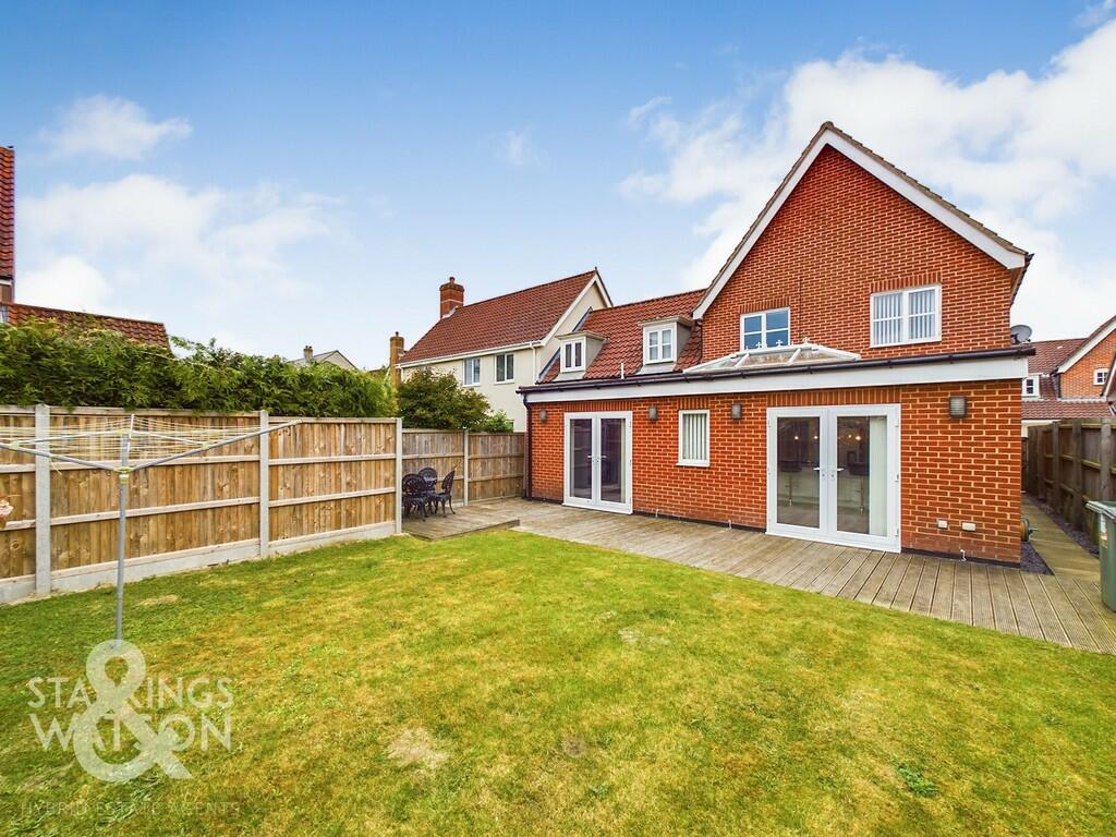 3 bedroom link detached house for sale in Sowdlefield Walk, Mulbarton