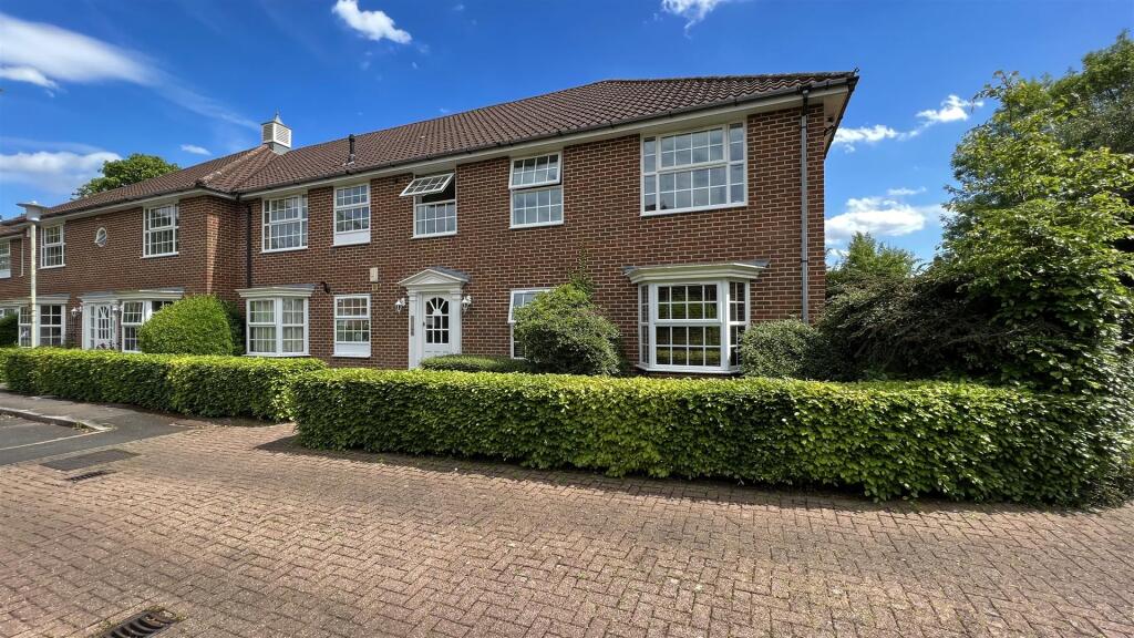 Main image of property: Parkway Gardens, Welwyn Garden City