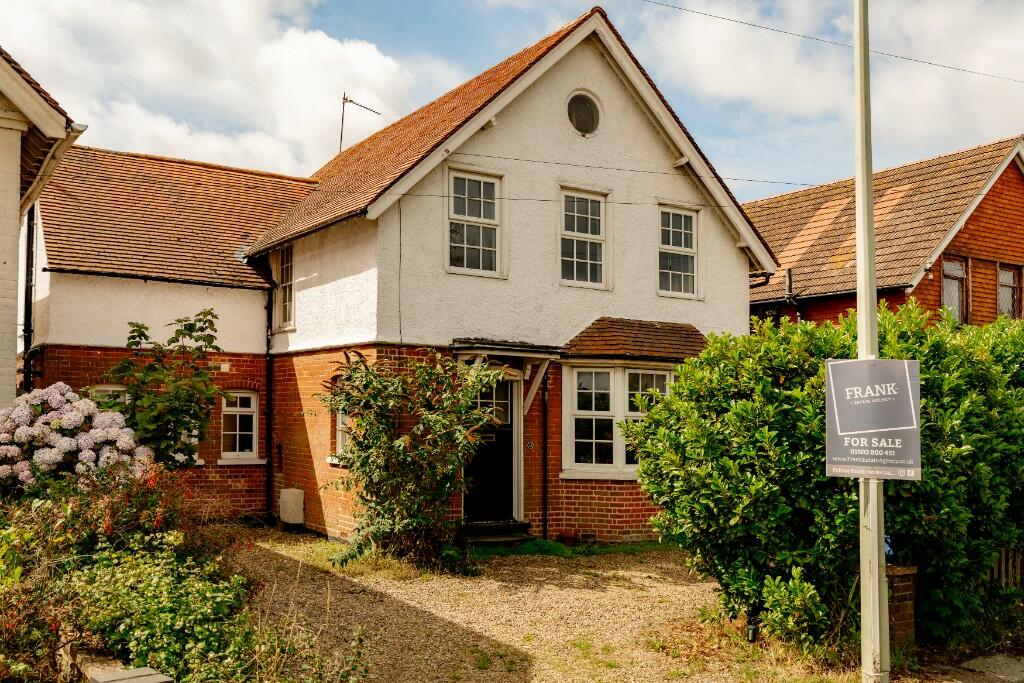 4 bedroom detached house for sale in Waveney Drive, Lowestoft, Suffolk