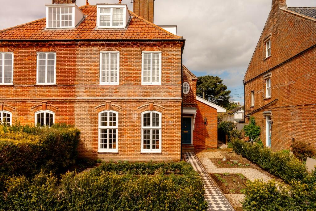 5 bedroom semidetached house for sale in Strickland Place, Southwold