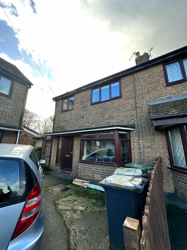 2 bedroom semidetached house for sale in Victoria Road, Thornhill Lees