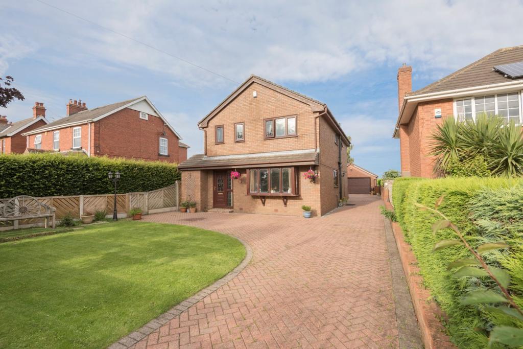 4 bedroom detached house for sale in Pinfold Lane, Mickletown Methley