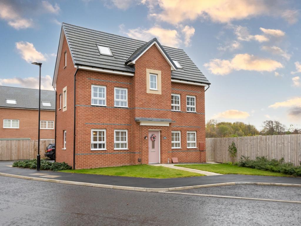 4 bedroom detached house for sale in Ascot Drive, Newcastle upon Tyne, NE13