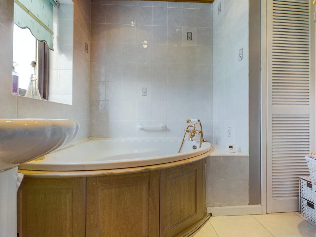 3 bedroom semidetached house for sale in Lambley Crescent, Hebburn, NE31